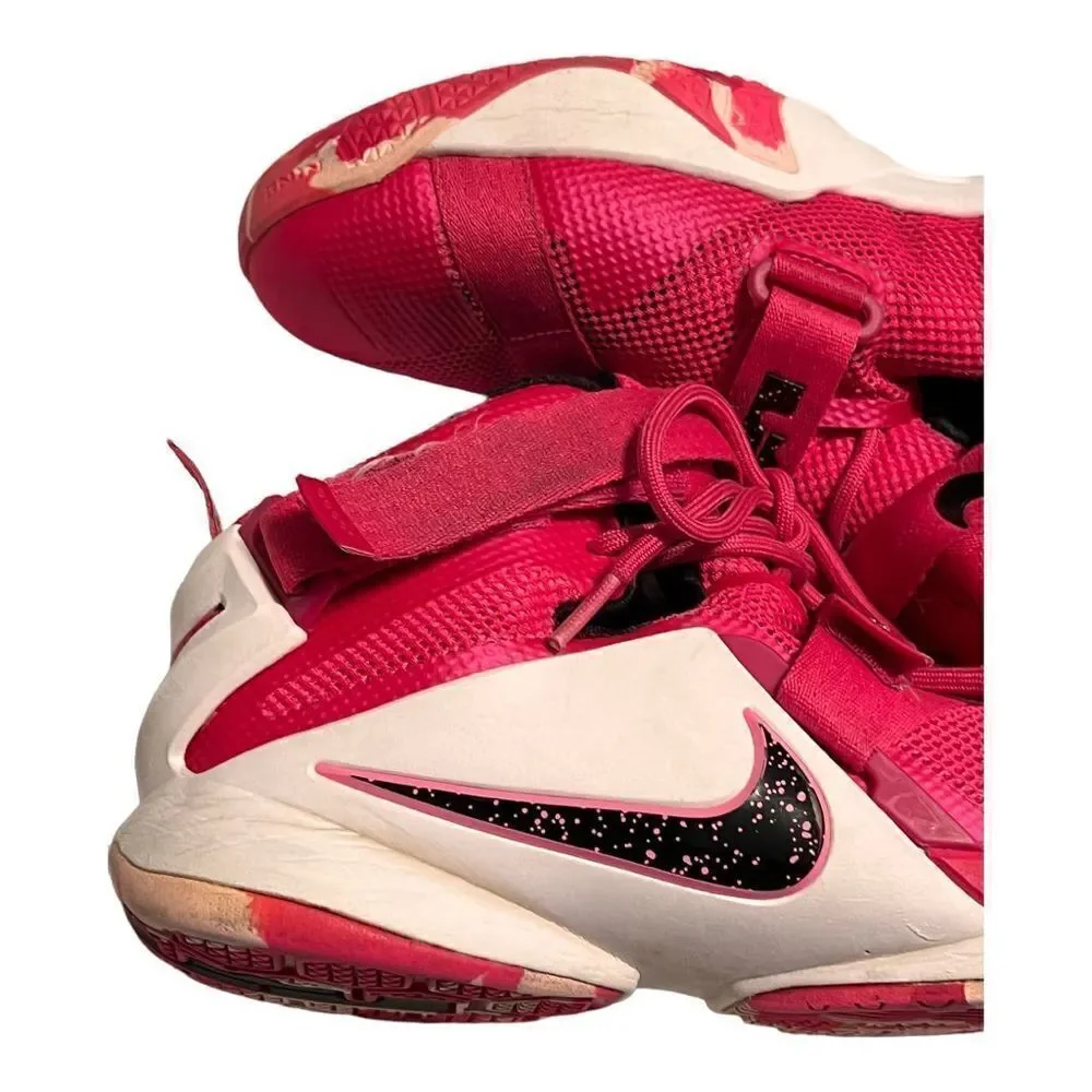 NIKE Youth Lebron Soldier IX Basketball Shoe